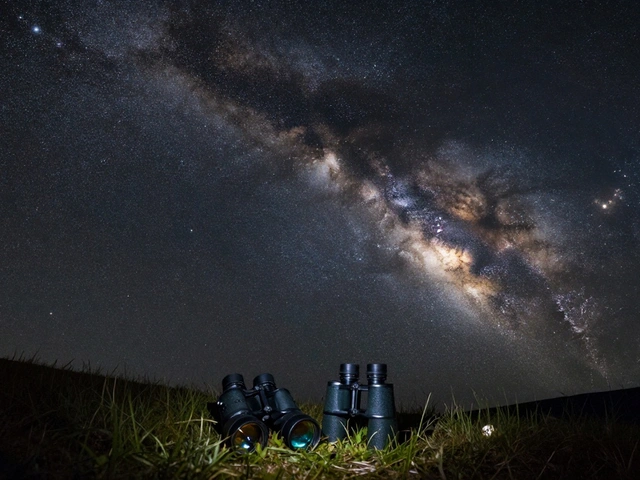 Dark Nebulae and Dust Lanes: How to Find Barnard Objects with Binoculars and Telescopes